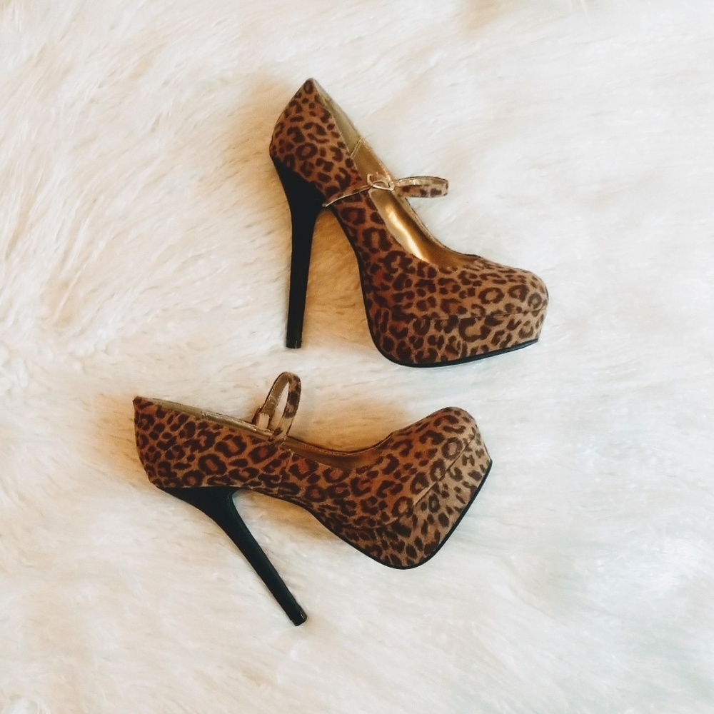 NWOT Cheetah Print Heels